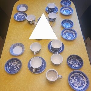 Blue Willow 21 Piece Set
